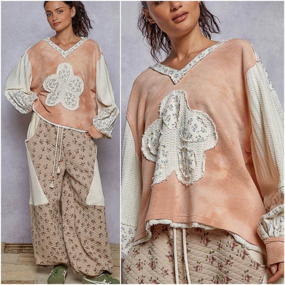 POL Ditsy Floral Print Patchwork V neck Long sleeve Top - Picture 1 of 7